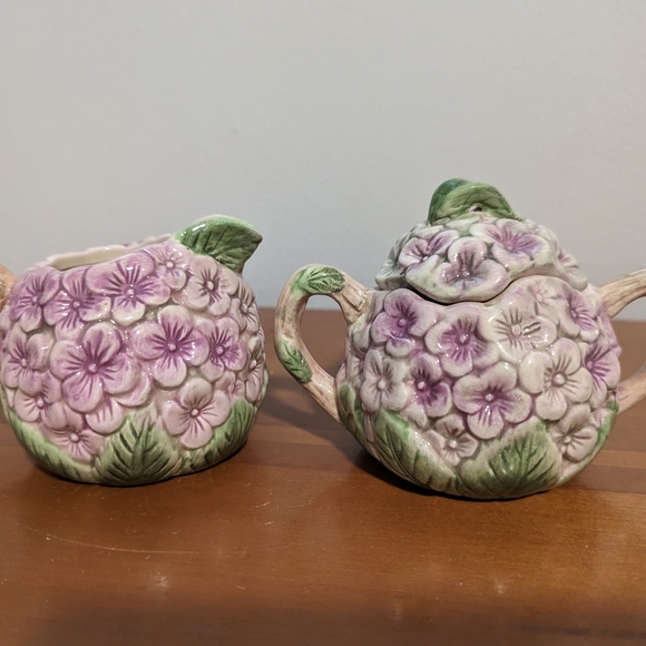 Purple Hydrangea Creamer and Sugar Bowl with lid - Picture 2 of 7